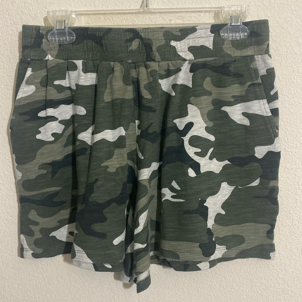 MONROW Soft Light Weight Camo Sweatshorts Women's Size L